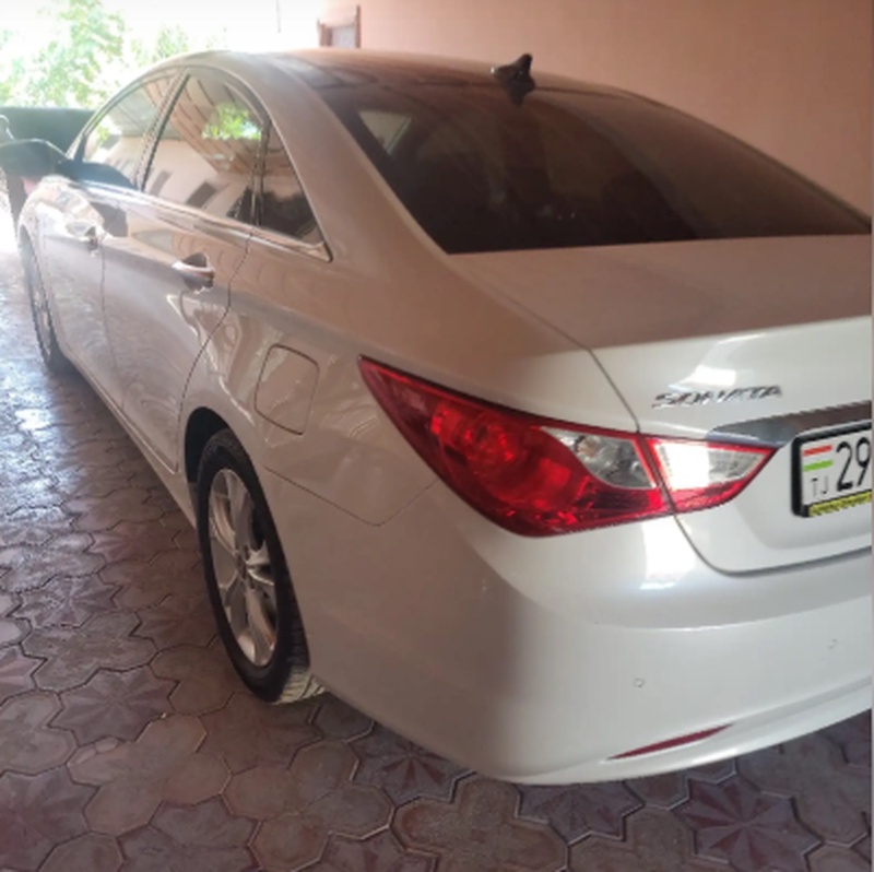 Заднее стекло от Hyundai Sonata YF